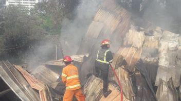 休假但被称为扑灭大火,OKU南苏门答腊消防员在死亡的头部受伤