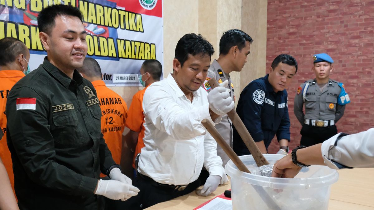 La police de Kaltara a détruit 1,8 kilogrammes de méthamphétamine en provenance de Malaisie par la divulgation de 3 cas