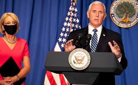 Wapres Pence Ingatkan Warga tak Aman Bila AS di Tangan Biden