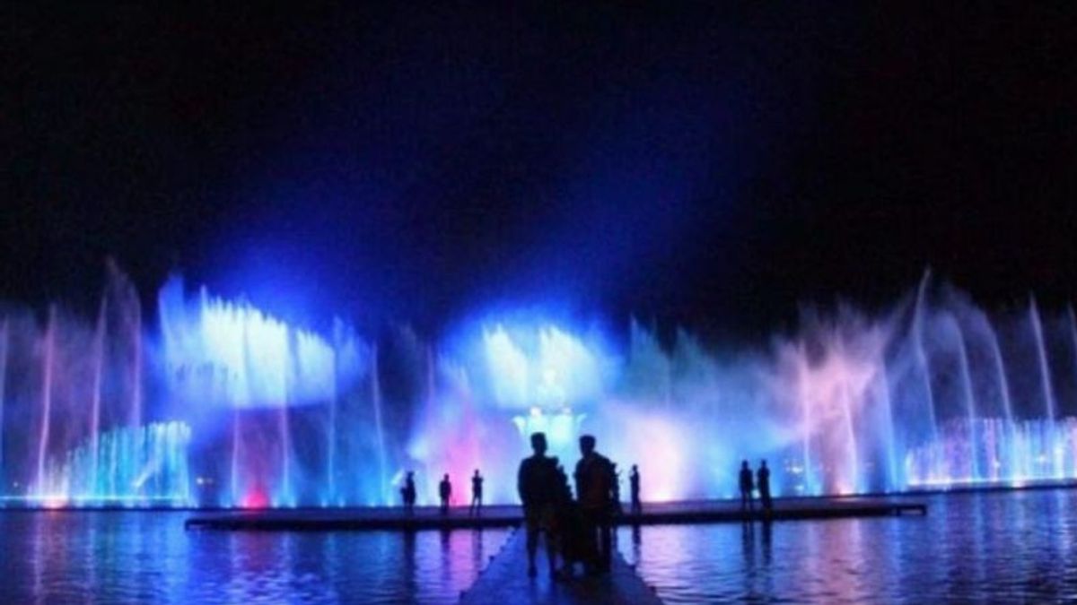 斯里巴杜加普尔瓦卡塔喷泉公园“跳舞”再次运营