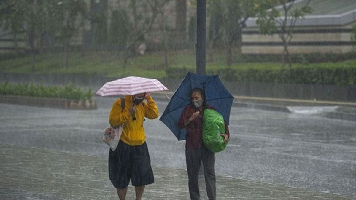 توقعات الطقس BMKG: من المتوقع أن تمطر بعض أجزاء إندونيسيا مصحوبة بالبرق الثلاثاء 9 نوفمبر