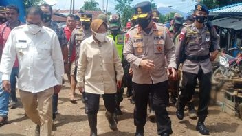 Risma Gronde L’officier Des Cadets De La Préparation Aux Catastrophes Dans L’inondation De Nusa Tenggara Est: Don’t Just Stand There, Get To Work