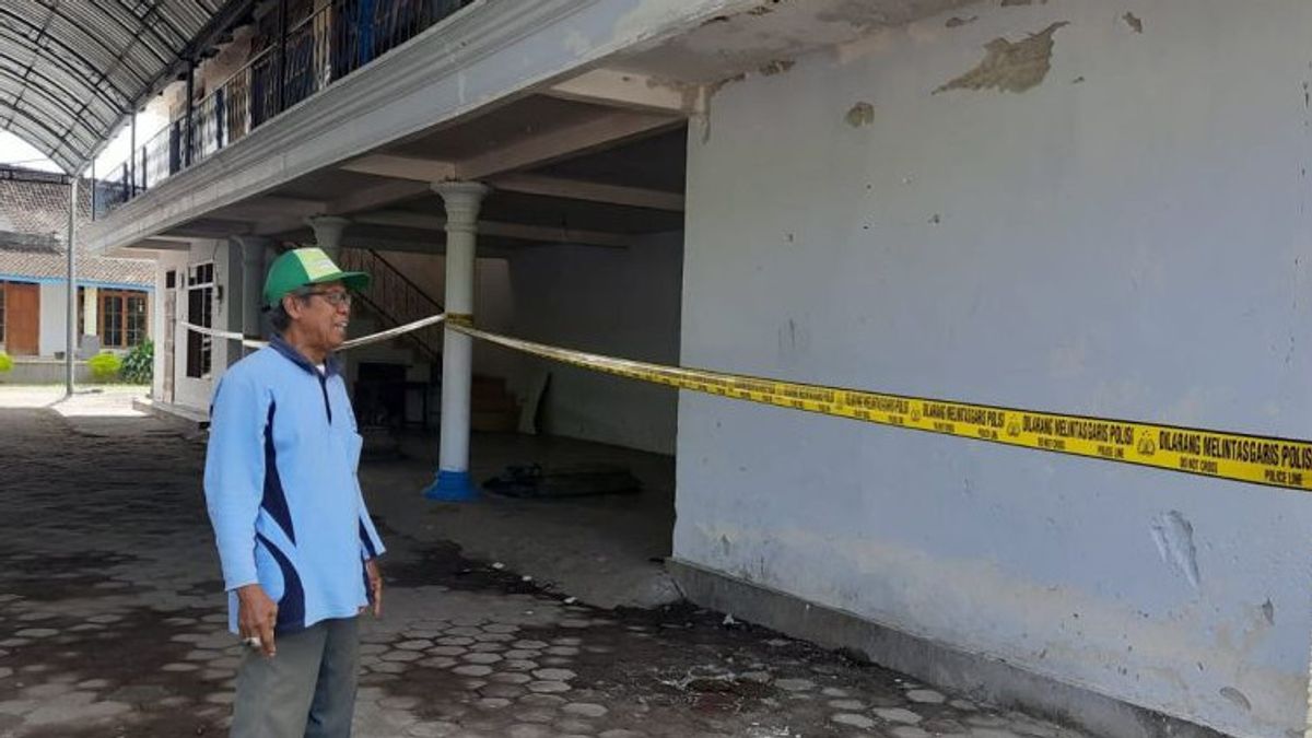 Carbit Firecracker Explosion At Ringinrejo Mosque, Kediri, 5 People Injured
