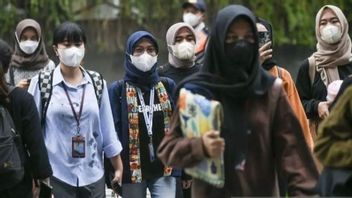 空地火山爆发的分布,公众被要求在屋外戴口罩
