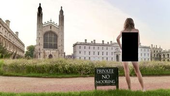 [ニュース教育]キャンパスで裸のケンブリッジ大学生の「ベストバット」コンテストに参加