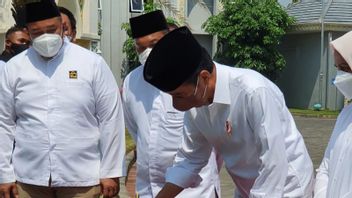 佐科威总统在格雷西克为阿克巴尔·莫德哈尔·阿里芬清真寺揭幕