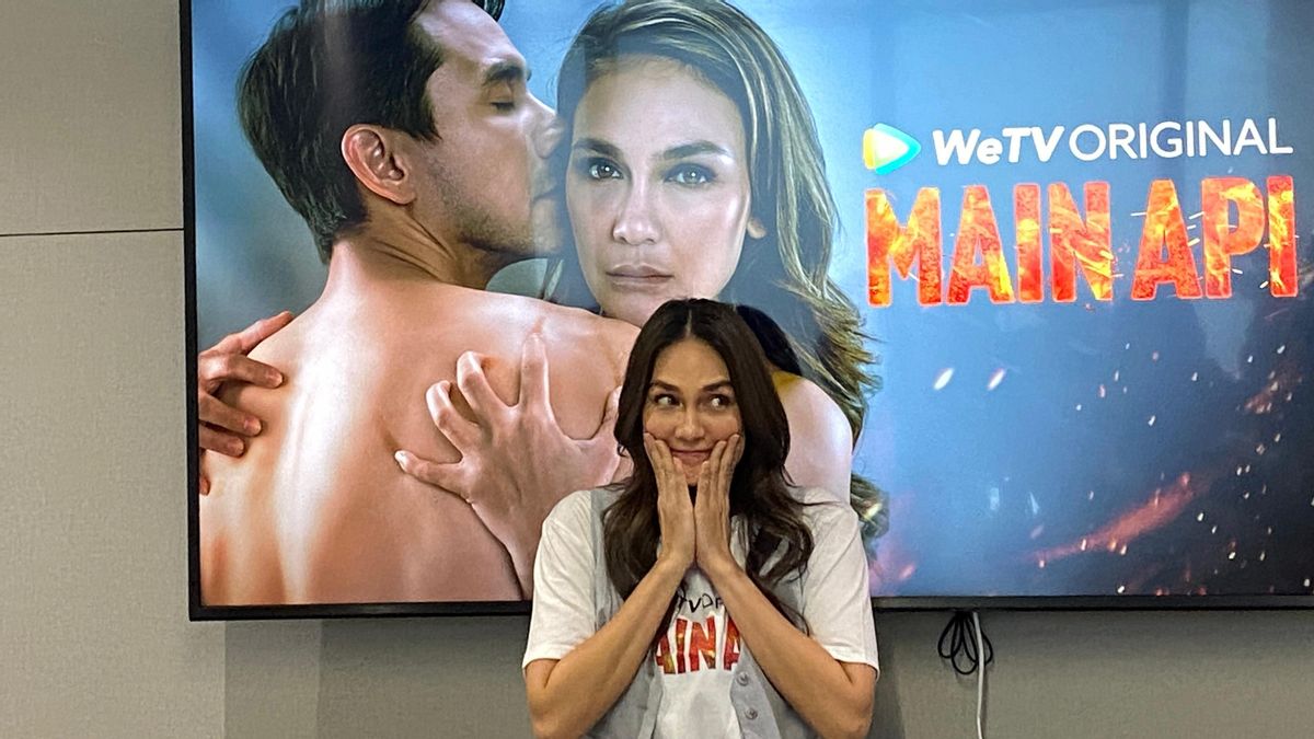 Not just a Hot scene, Luna Maya Explorates the emotional side for the Main Fire