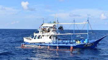 安定した！KKPは、スラウェシ海で魚を盗んだマレーシアの旗を掲げた船を確保し、1時間の追跡を持っていた