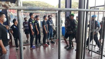 Sempat Terjadi Keributan, Puluhan Pendukung Arema FC Diamankan Petugas