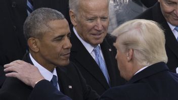 Biden, Obama, hingga Trump Berlomba Divaksin Depan Umum