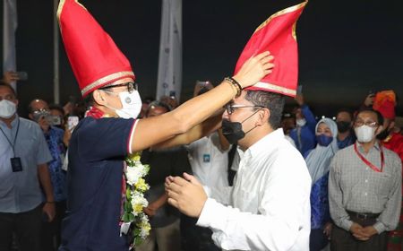 Sandiaga Uno dan Atta Halilintar Dijamu Danny Pomanto di Atas Kapal Phinisi Makassar