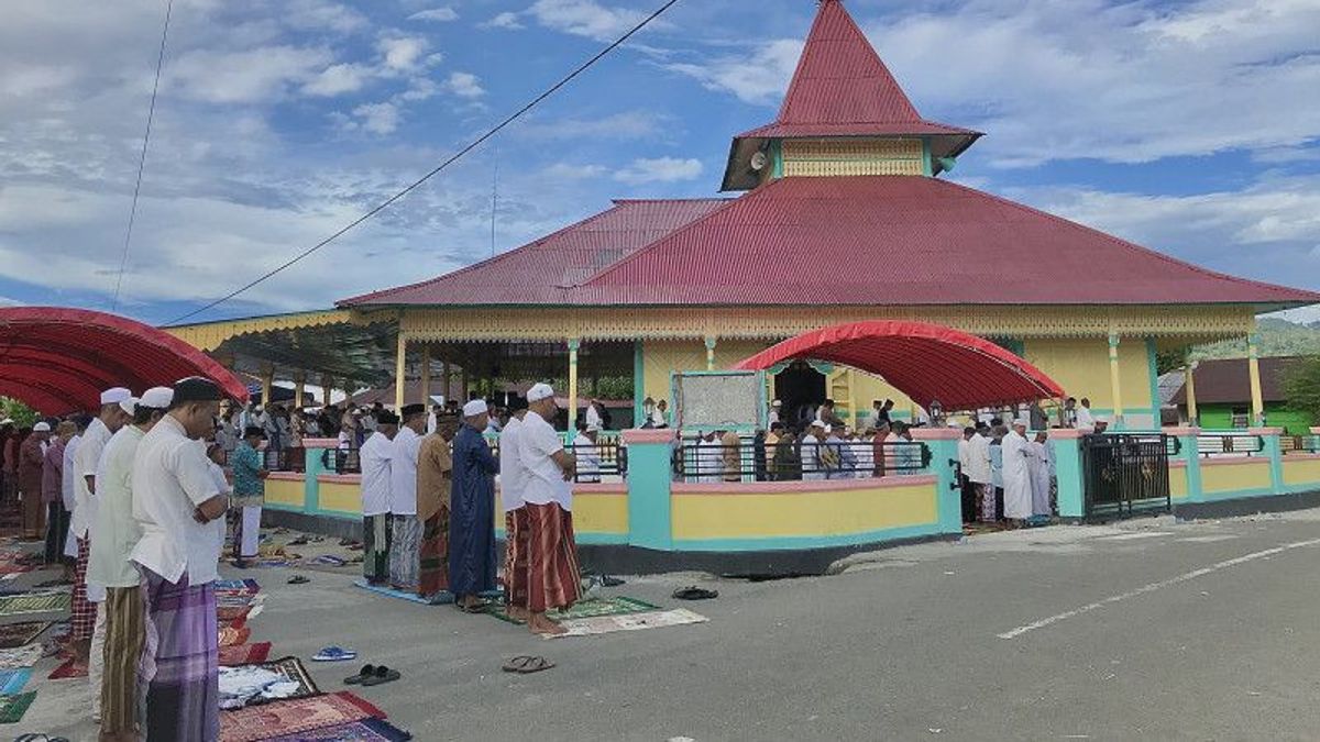 Unique! Three Countries In Central Maluku Have Eid Al-Fitr, Men's Prayers Are Performed In Old Mosques, Women's In Traditional Houses