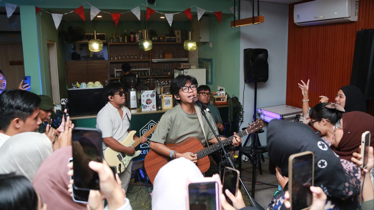 Akujeje dan Dendi Nata Rayakan Setahun Perjalanan Program Musik <i>Main-Main di Cipete</i>