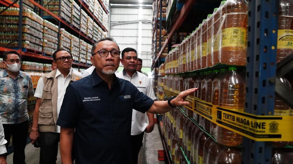 Discovering 500 Tons Of Minyakita Stored In BKP Warehouse, Minister Of Trade Zulhas Asks The Food Task Force To Follow Up