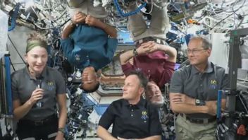 Les Astronautes De La Station Spatiale Internationale Célèbrent Thanksgiving, Le Menu De La Dinde Est également Disponible