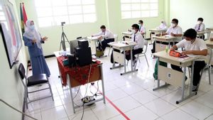 COVID-19 Naik Terus Pemkot Surabaya Kembali ke PTM 50 persen