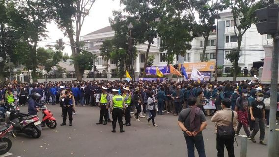 Student Demonstration In Bandung Allegedly Infiltrated By Certain Groups, Police Conduct Sweeping