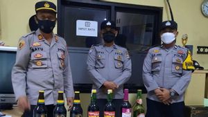 Toko Miras di Pandeglang Digerebek Aparat, Polisi Amankan 554 Botol Miras Berbagai Merek