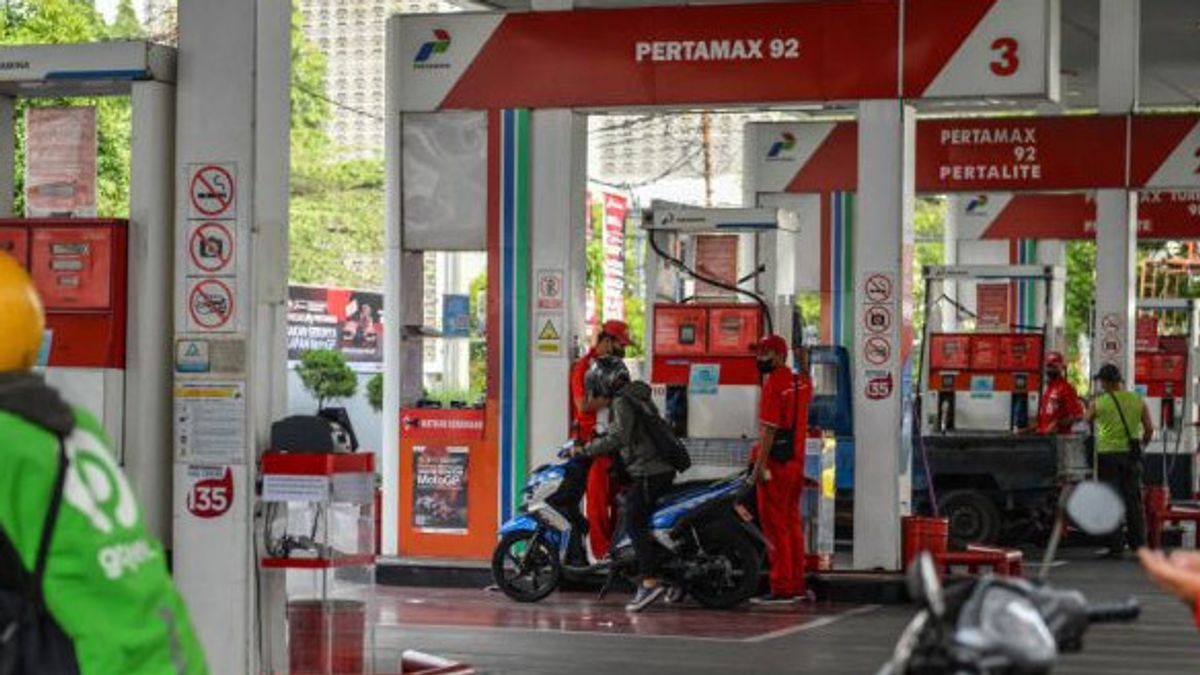 Pertamina encourage les gens à acheter du carburant non subventionné