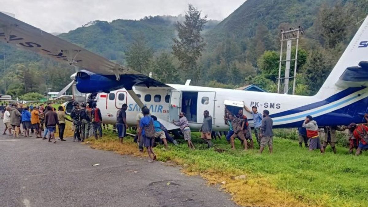 The SAM Airplane That Slipped In Beoga Was Immediately Brought To Jayapura