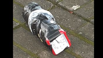 艾哈迈德 · 亚尼家的假炸弹恐怖， 电缆有电池， 但没有爆炸触发器