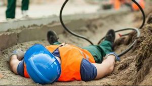 Man From Garut Died Of Power While Repairing Billboards In Tangerang