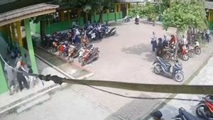 Woman In Serang Stabbed By Husband While Taking Child Certificate At School