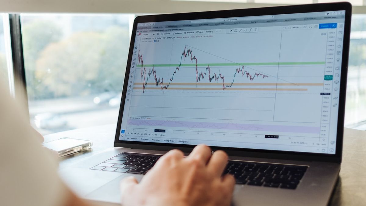 JCI Predicted To Turn Up, These Are 8 Stock Recommendations From Analysts