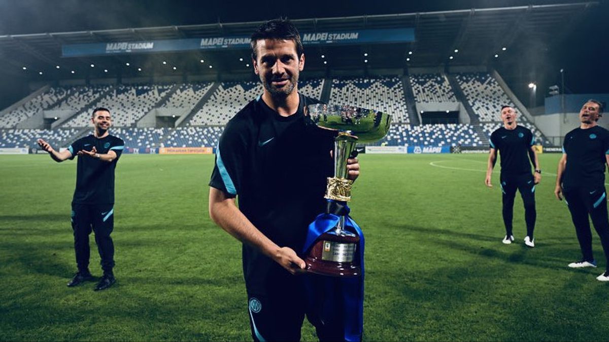 Milan annonce immédiatement Christian Chivu comme nouvel entraîneur