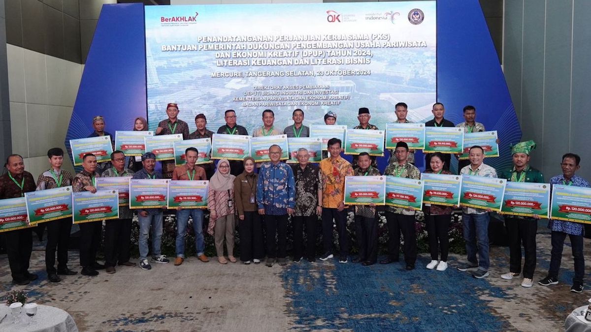 Hand Over Aid, 12 Tourism Villages In 12 Provinces Get An Average Of IDR 120 Million From The Ministry Of Tourism And Creative Economy