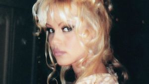 Perdana, Pamela Anderson Ungkap Kehidupan dan Skandal dalam Film <i>A Love Story</i>