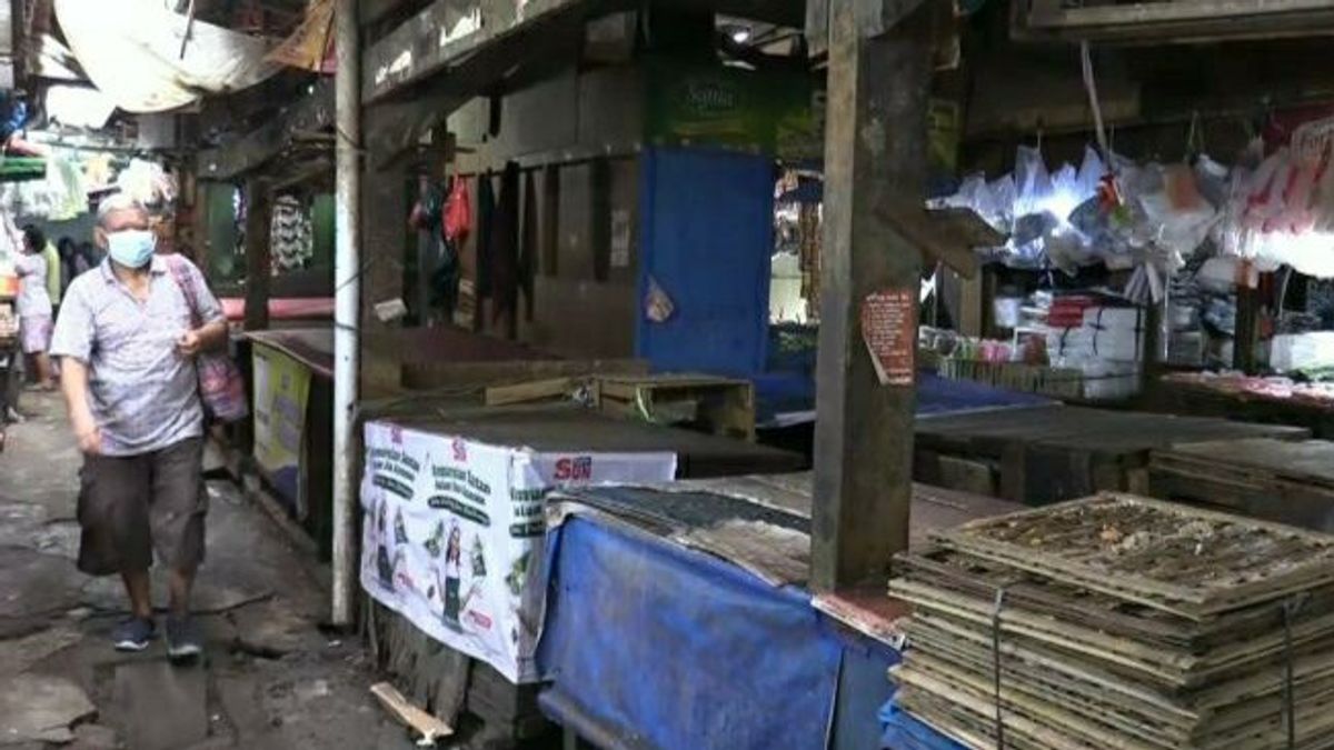 الباعة التوفو وتيمبي لا ينظر في سوق رواساري منذ الصباح، والمستهلكين تبدأ في الحنق
