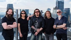 Legenda Progressive Metal Dream Theater Luncurkan Video Musik Lagu <i>Trancending Time</i>