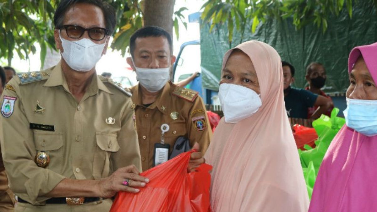 Kemensos Salurkan Bantuan untuk 23 KK Terdampak Angin Puting Beliung di Polewali Mandar
