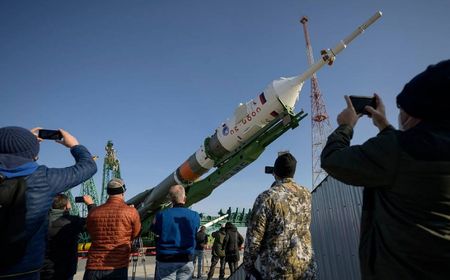 Kenang Yuri Gagarin, Rusia Luncurkan Roket Soyuz MS-18