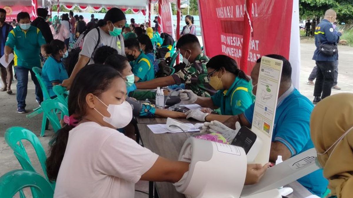 西パプアの住民は予防接種の前日に検査される