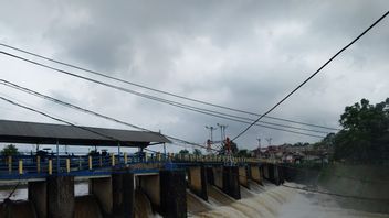 ご注意ください!ジャカルタのチリウンメルアップと5つの水門はすでに洪水警報ステータス