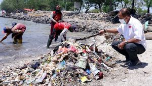 Dapat Laporan Kondisi Pantai Kenjeran Kumuh, Wawalkot Armuji Langsung Kerahkan DKRTH Surabaya