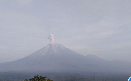 Gunung Semeru Erupsi 6 Kali Pagi Ini, Letusan Abu Capai 900 Meter