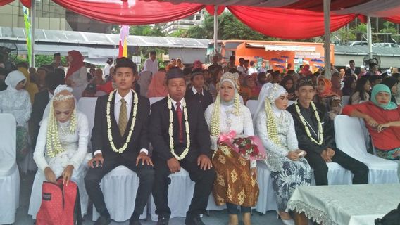 Melihat Nikah Massal dan Menyadari Tak Ada Pasangan Selain Islam