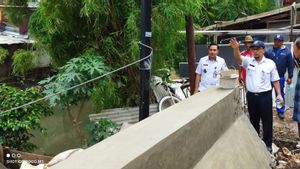 Permukiman Warga di Kali Krukut Sering Banjir, Dinas SDA Jakpus Bangun Tanggul Parapet