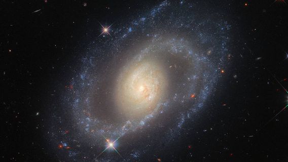 Hubble Captures Spiral Galaxy With Arm Of Stars