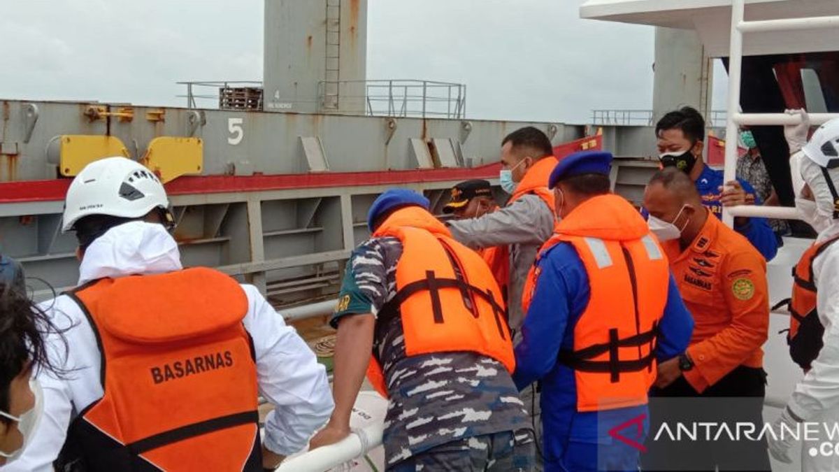 American Cargo Crew Exposed To COVID-19 In Natuna Waters, Bakamla Performs Ship Position Tracking