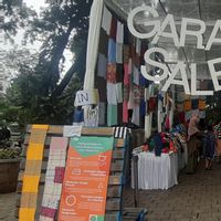 Galang Dana Lewat Pakaian Bekas yang Menumpuk di Lemari