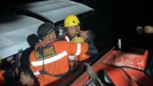 Tim SAR Evakuasi 23 Penumpang Kapal Wisata yang Mati Mesin di Pulau Rupat