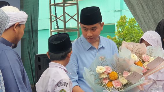 Sambil Bagi-bagi Susu Gratis, Gibran Singgung Masalah Stunting di Masa Remaja