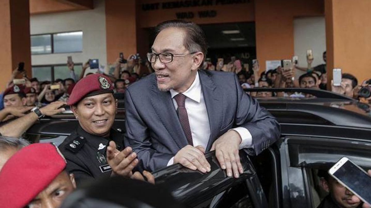 Malaysian Political Leader Anwar Ibrahim Freed From Prison In History Today, May 16, 2018