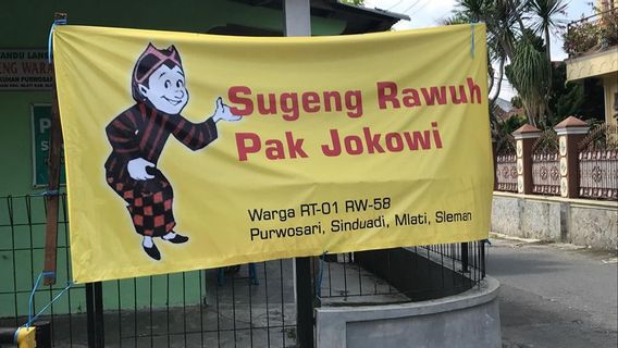 Participate In Being Happy, Residents Around Erina Gudono's Residence Pasang Banner For Jokowi's Arrival