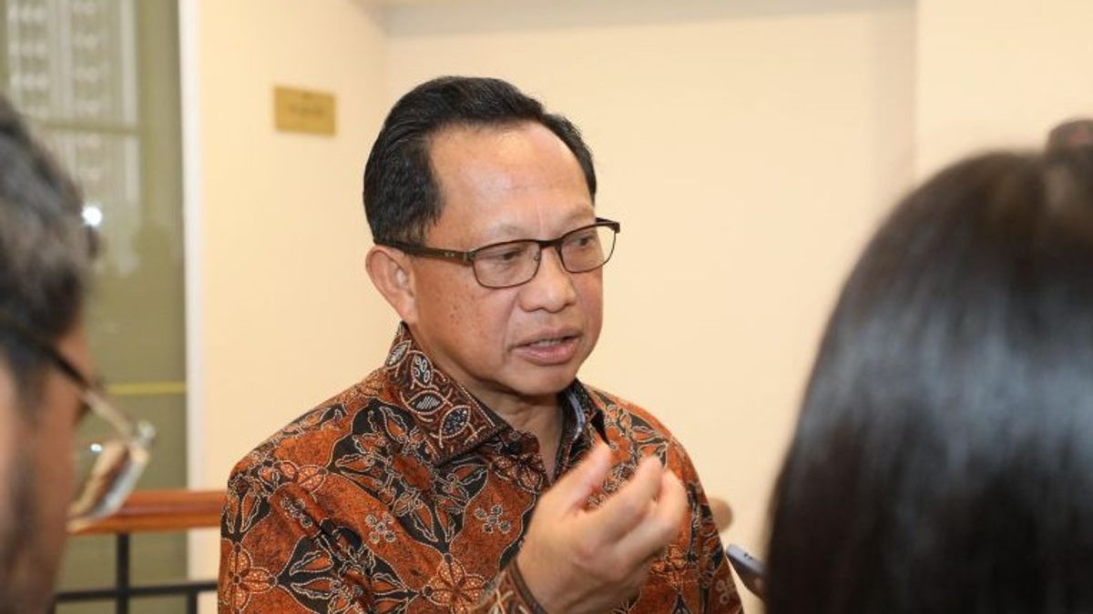 Mendagri Imbau Momen Tahun Baru Tidak Dirayakan Berlebihan dengan Pesta Kembang Api