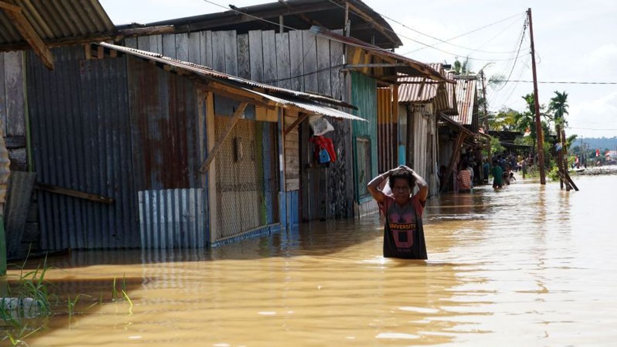 Flooded 8 Villages In Trenggalek, East Java, Water Levels Achieving 1 Meter